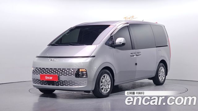Hyundai Staria 2023 — photo 1