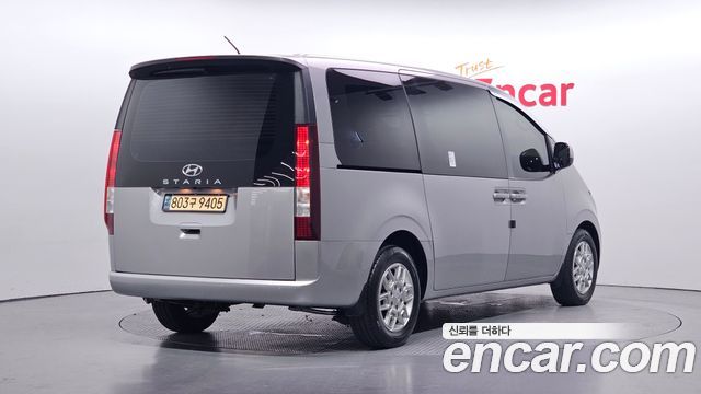 Hyundai Staria 2023 — photo 2