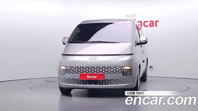 Hyundai Staria 2023 — photo 3