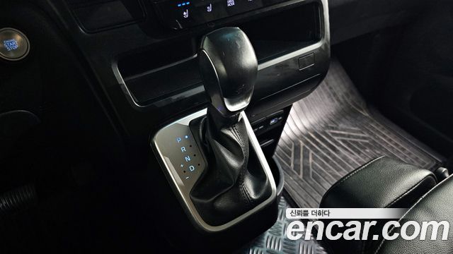 Hyundai Staria 2023 — photo 12