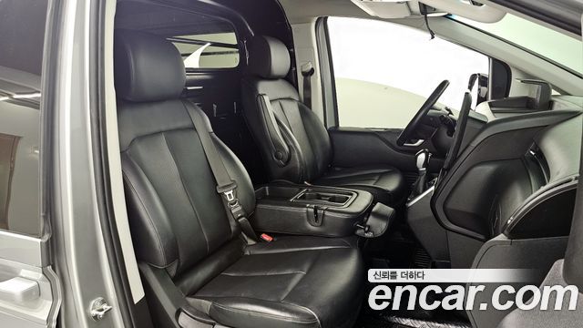 Hyundai Staria 2023 — photo 16