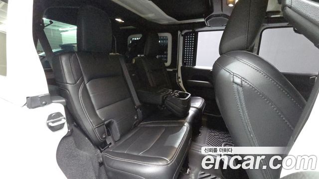 Jeep Wrangler 2019 — photo 12