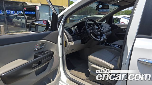 Kia Canival 2018 — photo 10