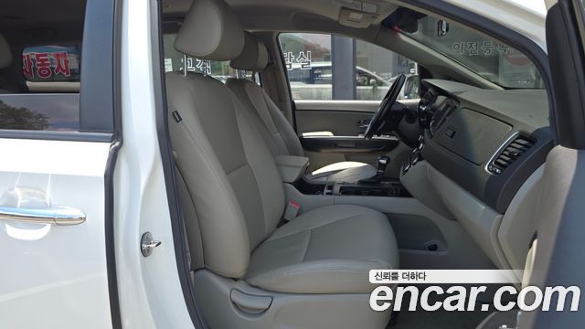 Kia Canival 2018 — photo 11