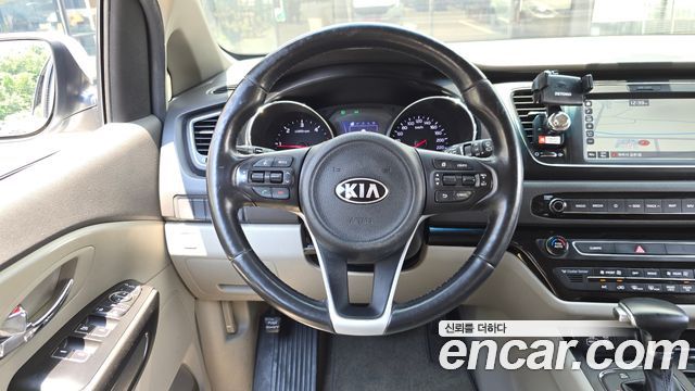 Kia Canival 2018 — photo 13