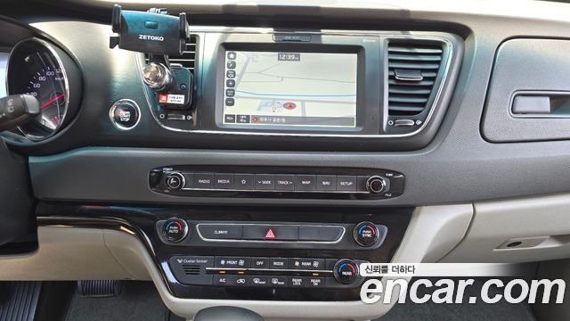 Kia Canival 2018 — photo 14