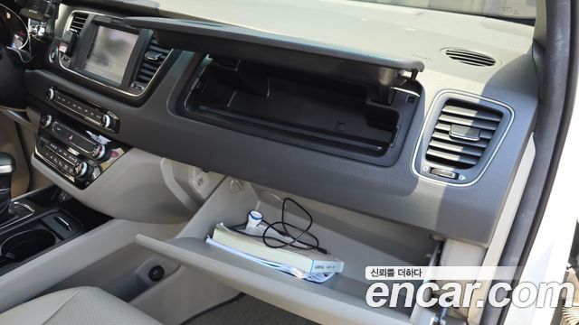 Kia Canival 2018 — photo 18