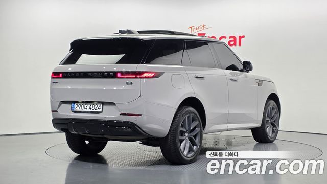 Land Rover Range Rover Sport 2023 — photo 2