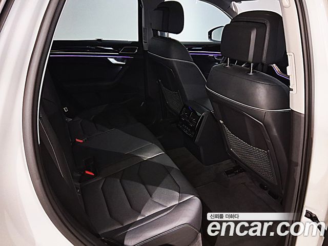 Volkswagen Touareg 2024 — photo 8
