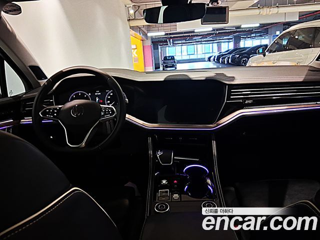 Volkswagen Touareg 2024 — photo 9