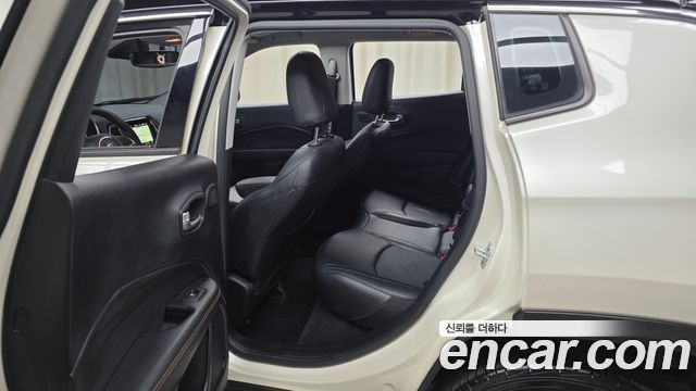 Jeep Compass 2019 — photo 17