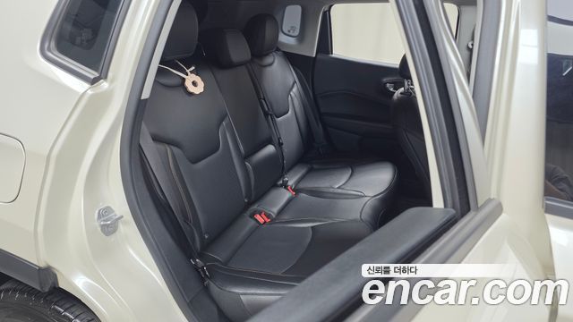 Jeep Compass 2019 — photo 18