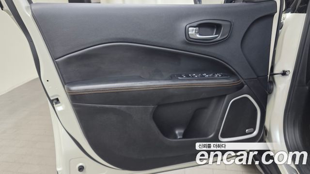 Jeep Compass 2019 — photo 14