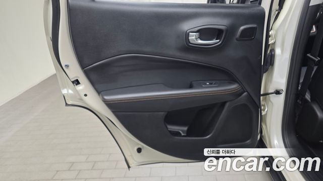 Jeep Compass 2019 — photo 15