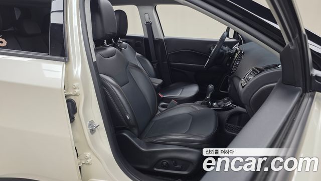 Jeep Compass 2019 — photo 16