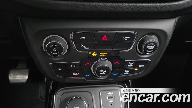 Jeep Compass 2019 — photo 32