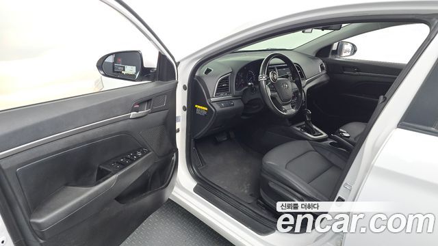 Hyundai AVANTE 2016 — photo 13