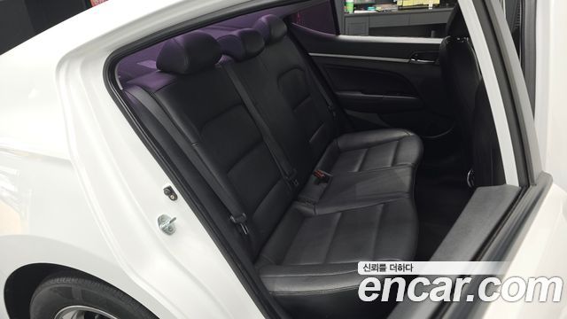 Hyundai AVANTE 2016 — photo 17