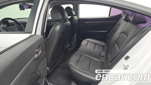 Hyundai AVANTE 2016 — photo 18