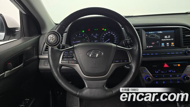 Hyundai AVANTE 2016 — photo 19
