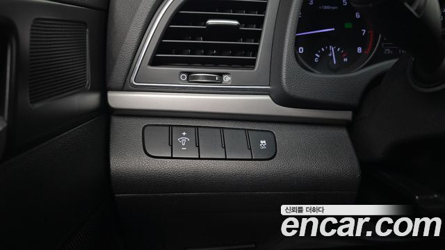 Hyundai AVANTE 2016 — photo 23