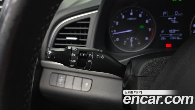 Hyundai AVANTE 2016 — photo 24