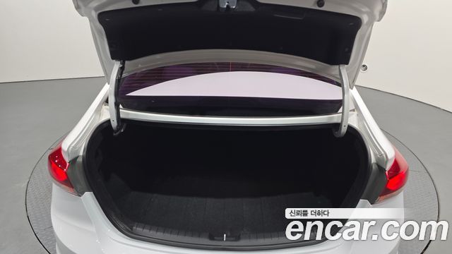 Hyundai AVANTE 2016 — photo 26