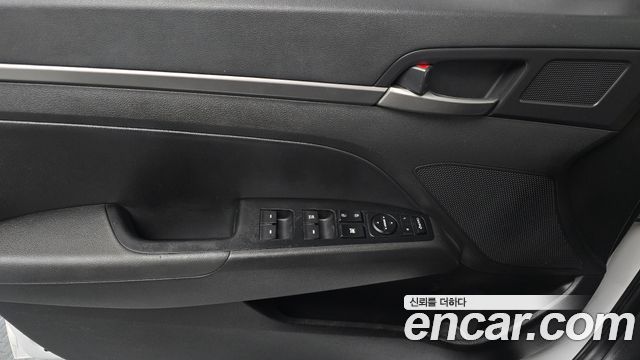 Hyundai AVANTE 2016 — photo 14