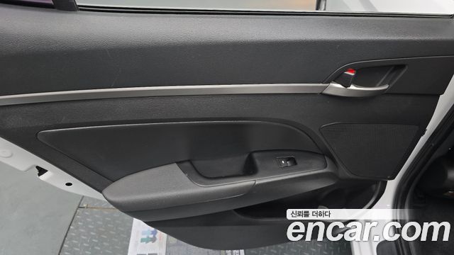 Hyundai AVANTE 2016 — photo 15