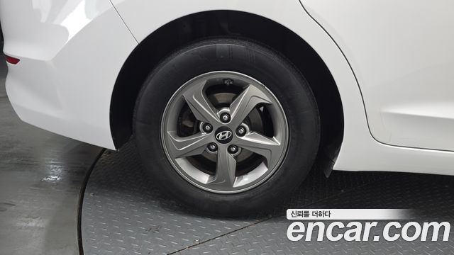 Hyundai AVANTE 2016 — photo 27