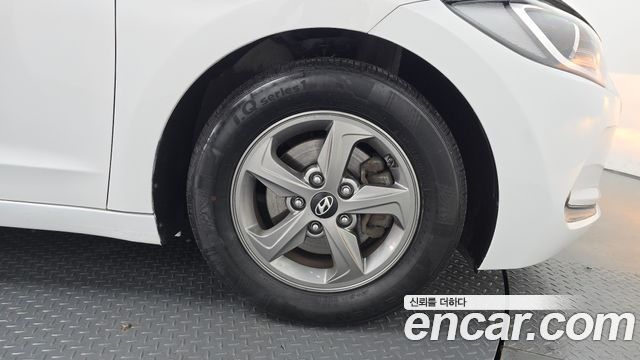 Hyundai AVANTE 2016 — photo 28