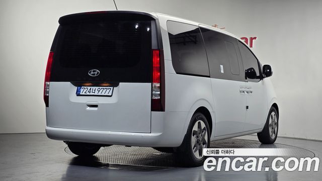 Hyundai Staria 2025 — photo 2