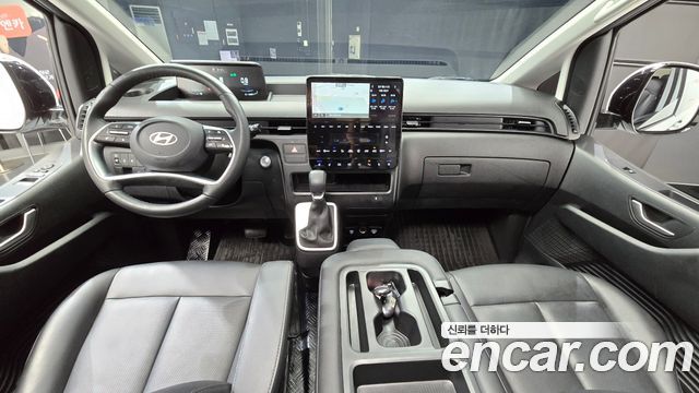 Hyundai Staria 2025 — photo 10