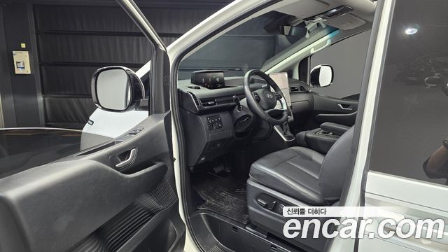 Hyundai Staria 2025 — photo 13