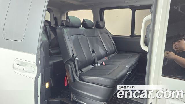 Hyundai Staria 2025 — photo 17