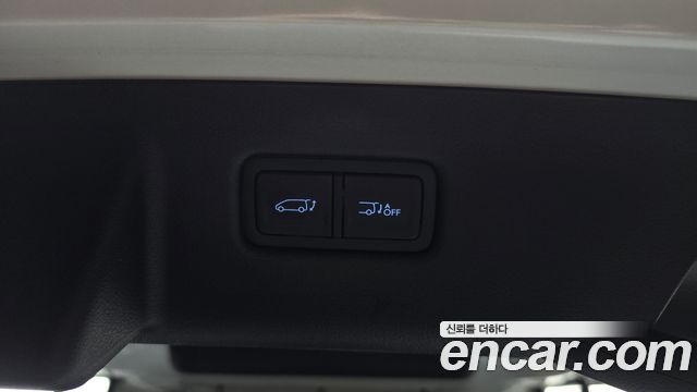 Hyundai Staria 2025 — photo 23