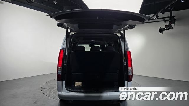Hyundai Staria 2025 — photo 24