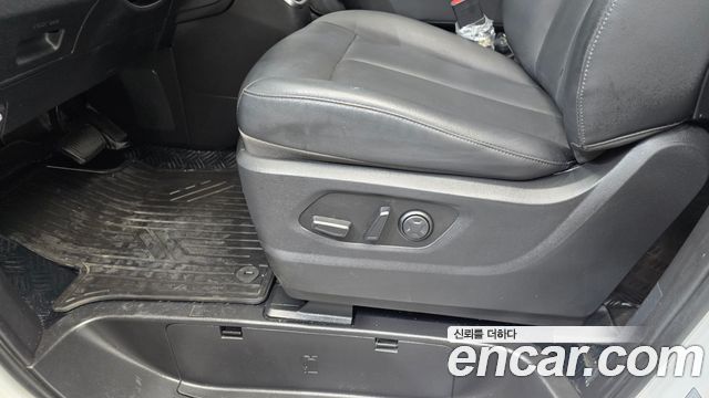 Hyundai Staria 2025 — photo 25