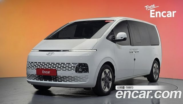 Hyundai Staria 2025 — photo 1