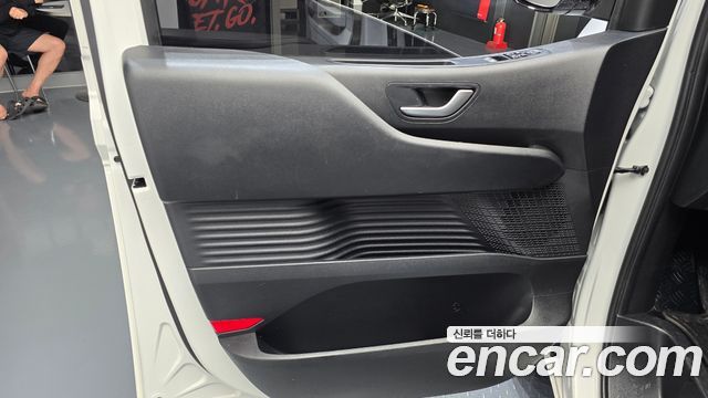 Hyundai Staria 2025 — photo 14
