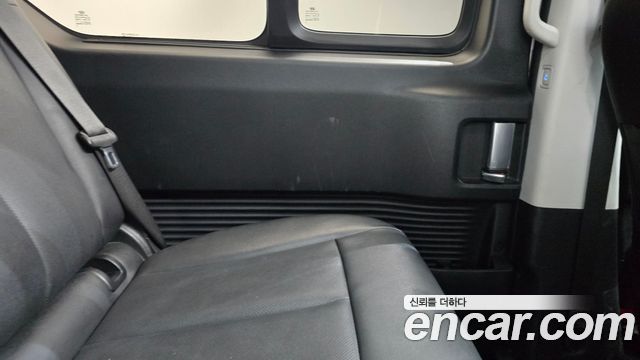 Hyundai Staria 2025 — photo 15