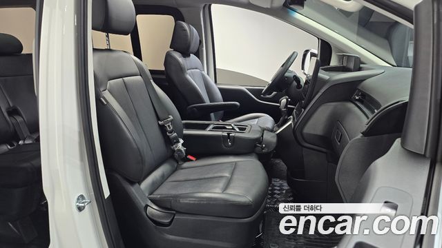 Hyundai Staria 2025 — photo 16