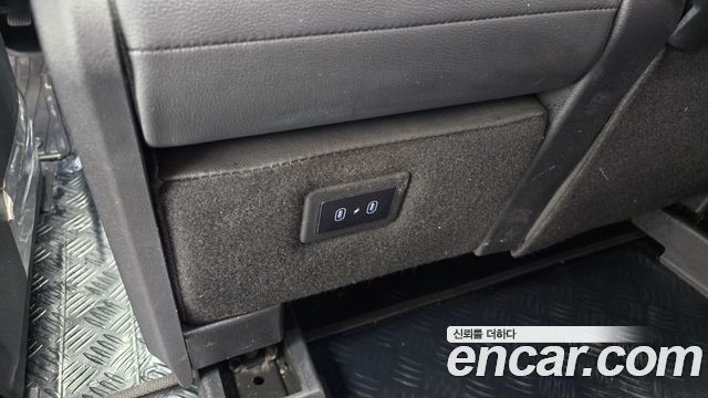 Hyundai Staria 2025 — photo 28