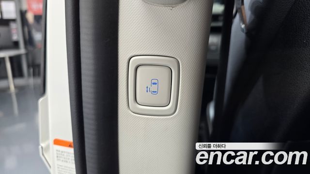 Hyundai Staria 2025 — photo 32