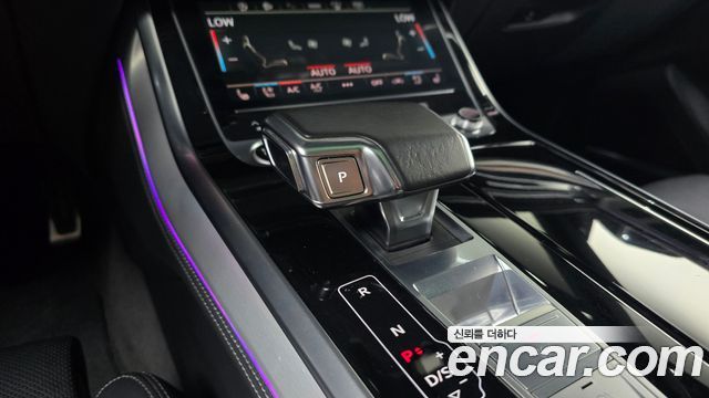 Audi Q8 2021 — photo 12