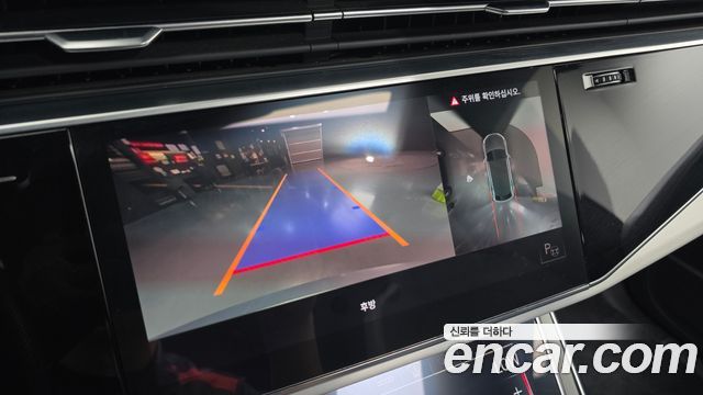 Audi Q8 2021 — photo 22
