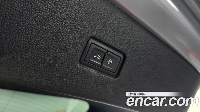 Audi Q8 2021 — photo 25