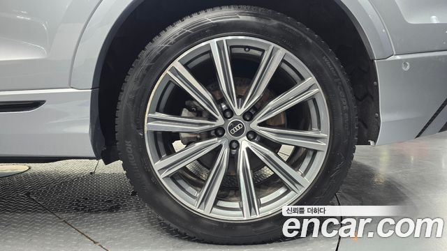 Audi Q8 2021 — photo 7
