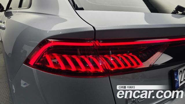 Audi Q8 2021 — photo 9