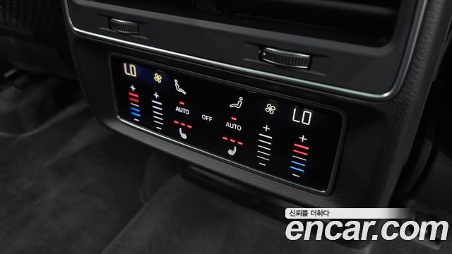 Audi Q8 2021 — photo 28